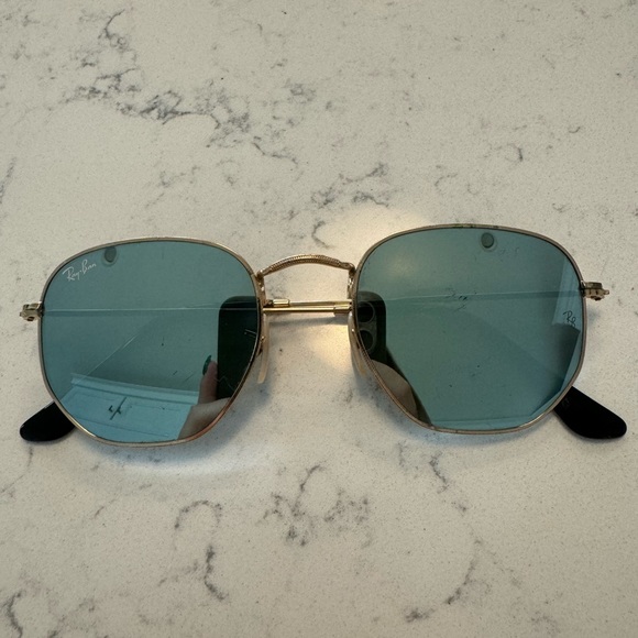 Hexagonal flat lenses - Picture 2 of 5